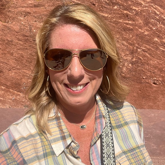 Meet your Posher, Jennifer - Picture 1 of 1